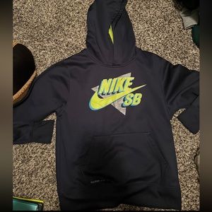 Boys Nike Therma fit hoodie 10/12